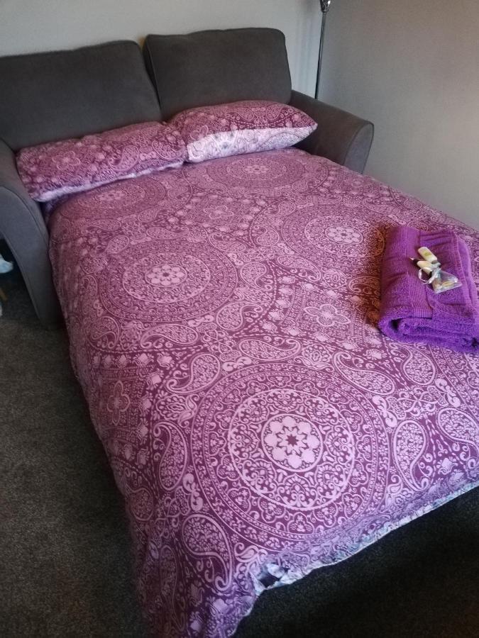 Little Cosy Cwtsh Hotel Pontyclun Bagian luar foto