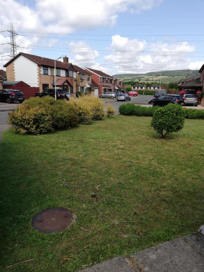 Little Cosy Cwtsh Hotel Pontyclun Bagian luar foto
